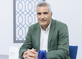 R-Evolve - Newsbook - Tai Editorial - España